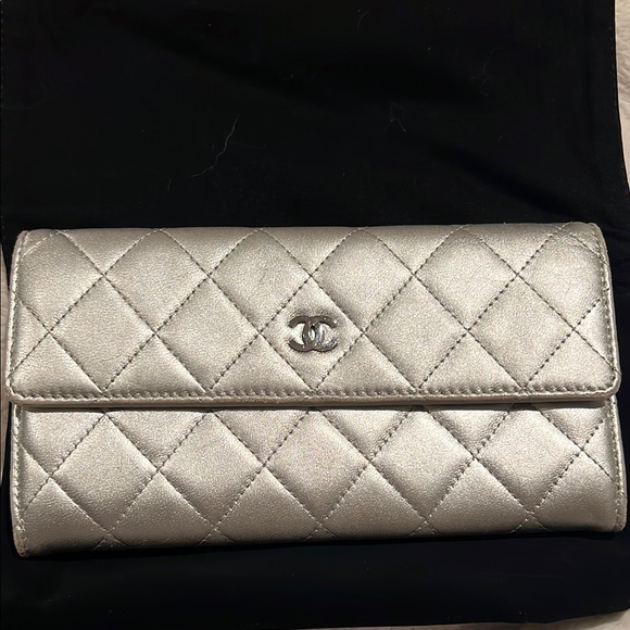 Chanel Silver Quilted Women's Bag - Picture 1 of 5